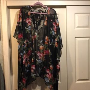 Oversized Kimono size 0/1x but can fit 2x/3x.
